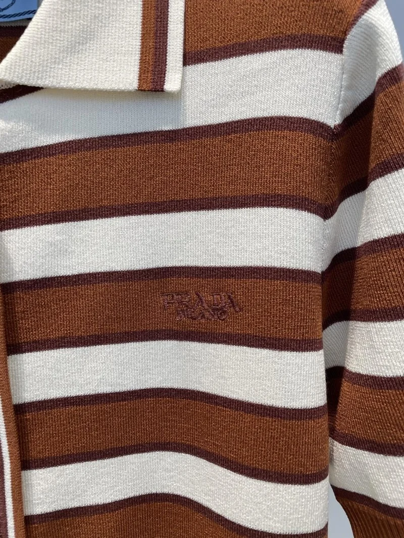 Elegant Prada T-Shirts 166362