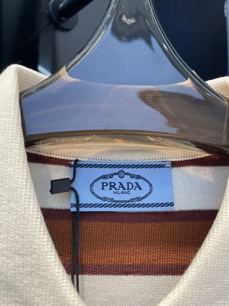 Elegant Prada T-Shirts 166362