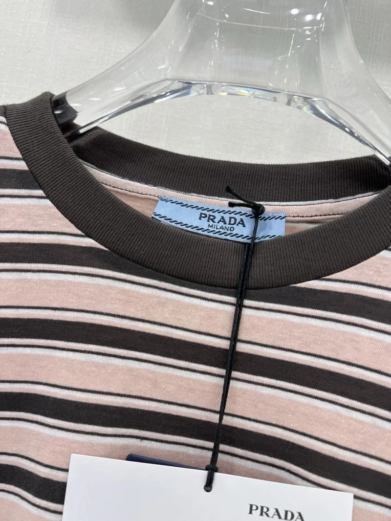 Effortless Prada T-Shirts 166286