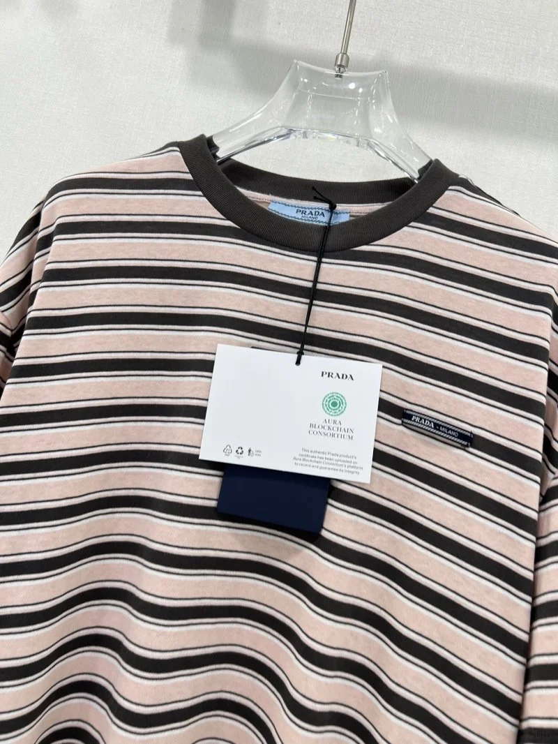 Effortless Prada T-Shirts 166286