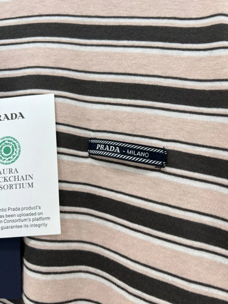 Effortless Prada T-Shirts 166286