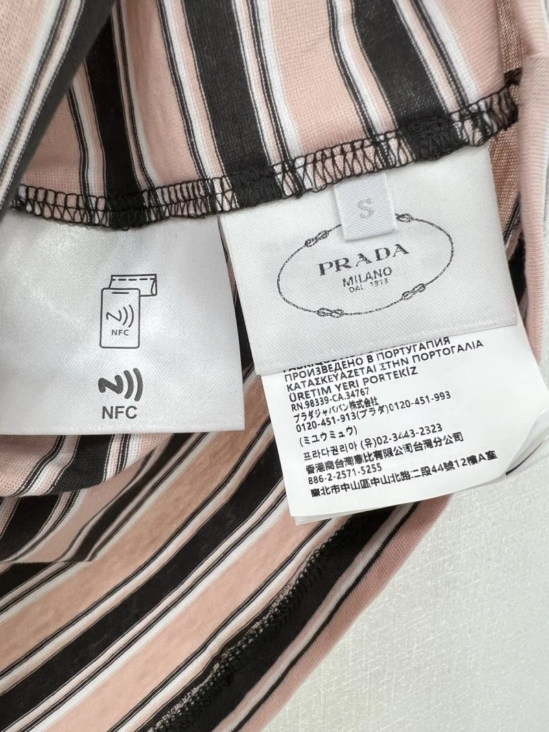 Effortless Prada T-Shirts 166286