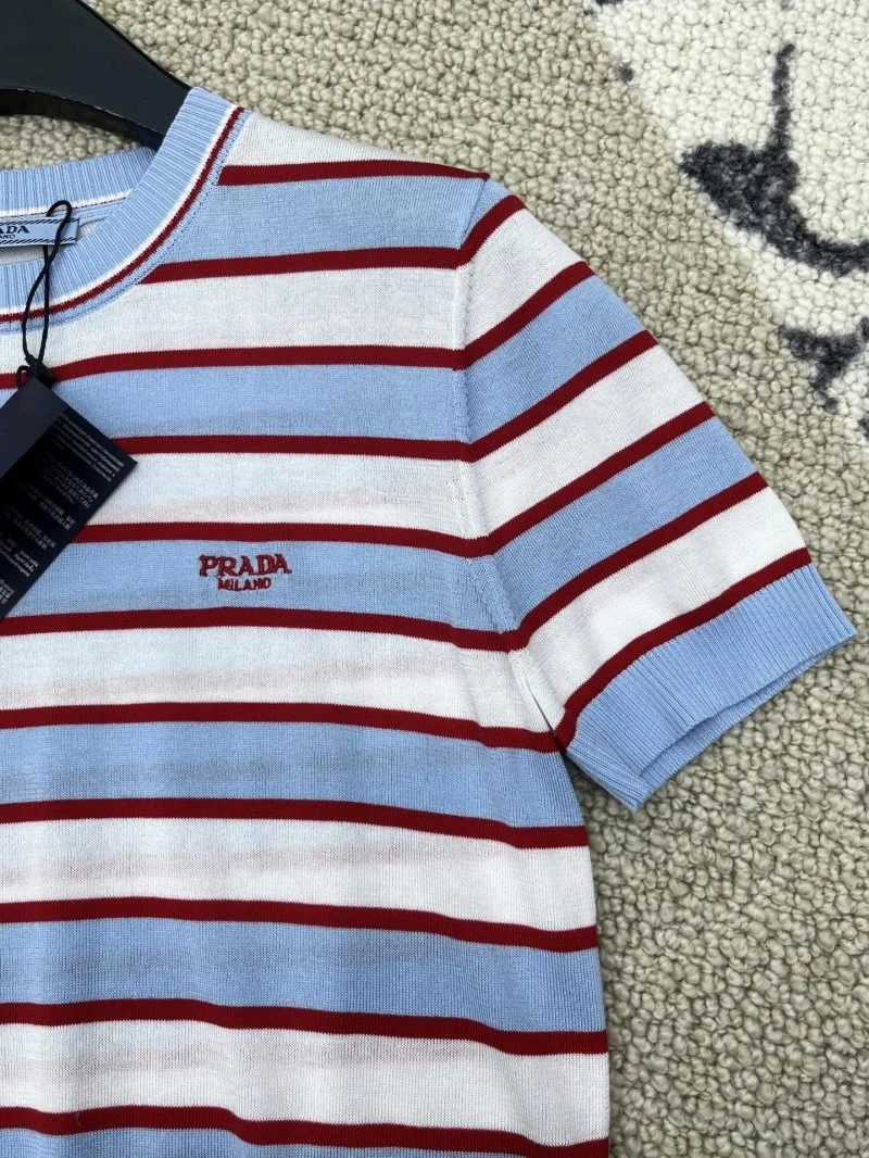 Prada T-Shirts UrbanStyle 166338