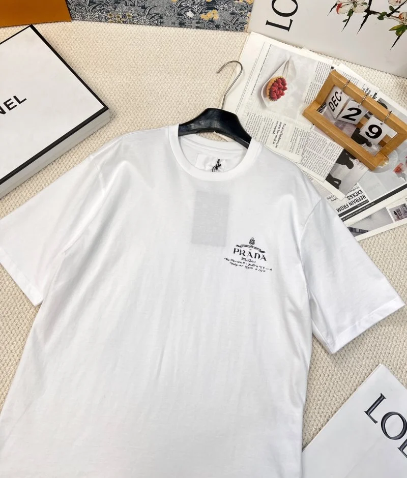 Prada T-Shirts Sleek 166275
