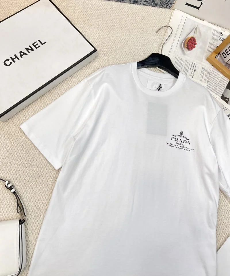 Prada T-Shirts Sleek 166275