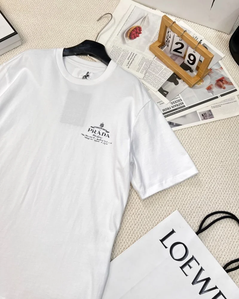 Prada T-Shirts Sleek 166275
