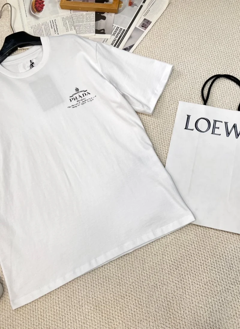 Prada T-Shirts Sleek 166275