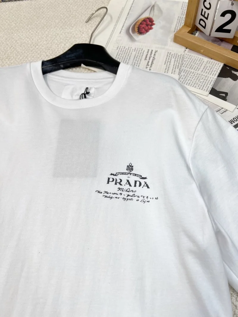 Prada T-Shirts Sleek 166275