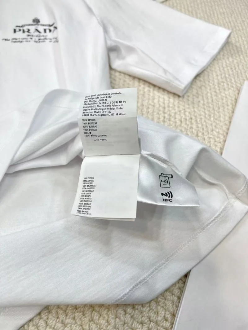 Prada T-Shirts Sleek 166275