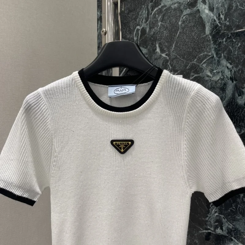 Effortless Prada T-Shirts 166280