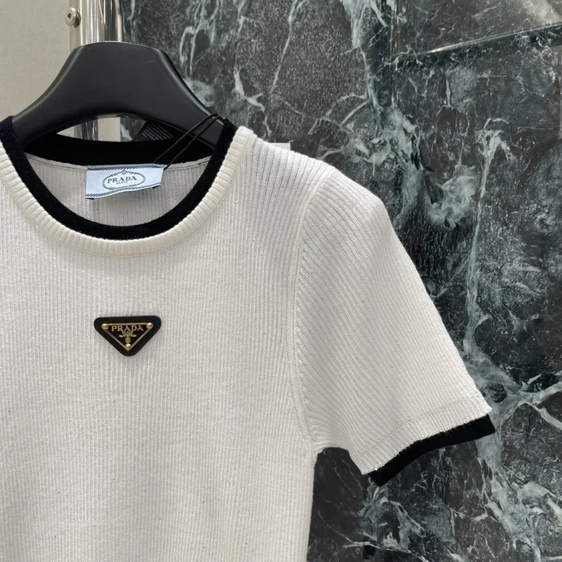 Effortless Prada T-Shirts 166280