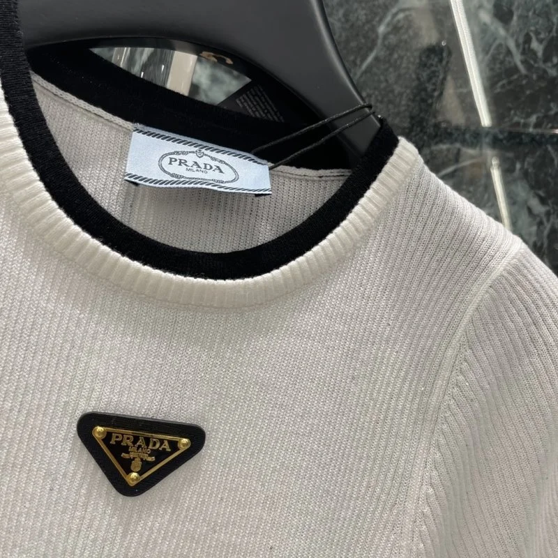 Effortless Prada T-Shirts 166280