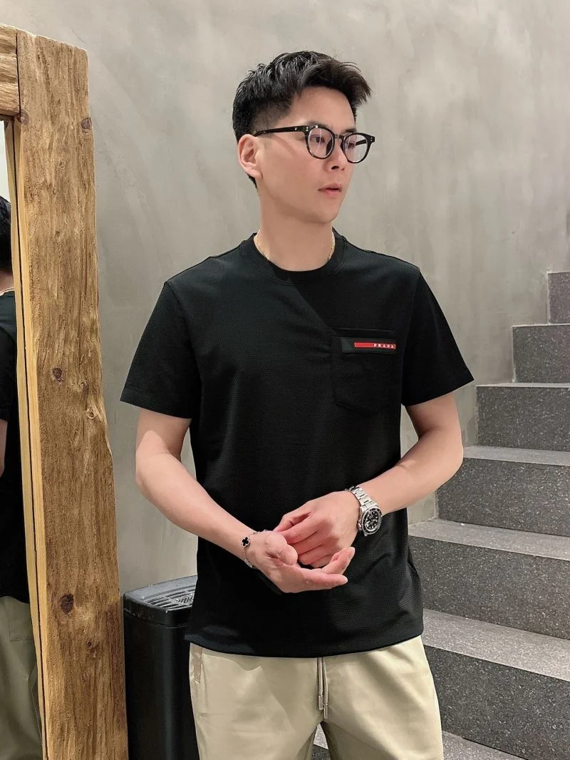 Prada T-Shirts Trendsetting 167904