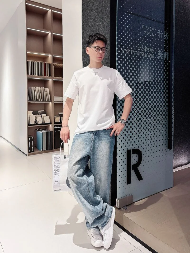 Lightweight Prada T-Shirts 167902