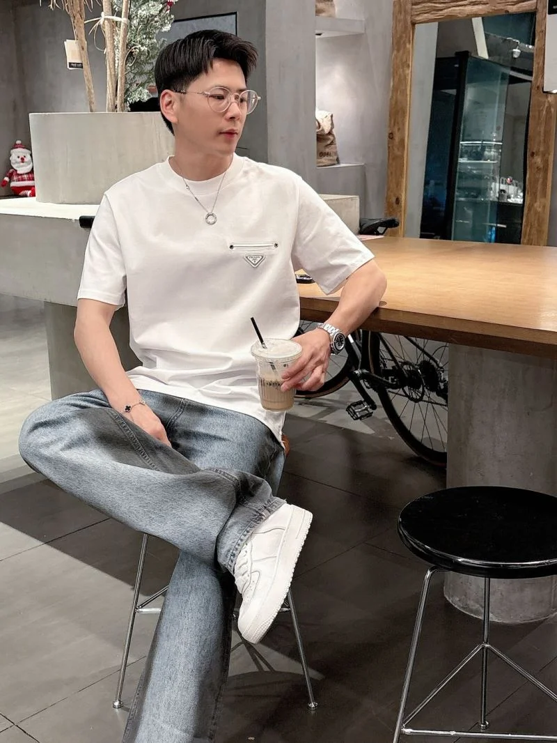 Original Prada T-Shirts 167901