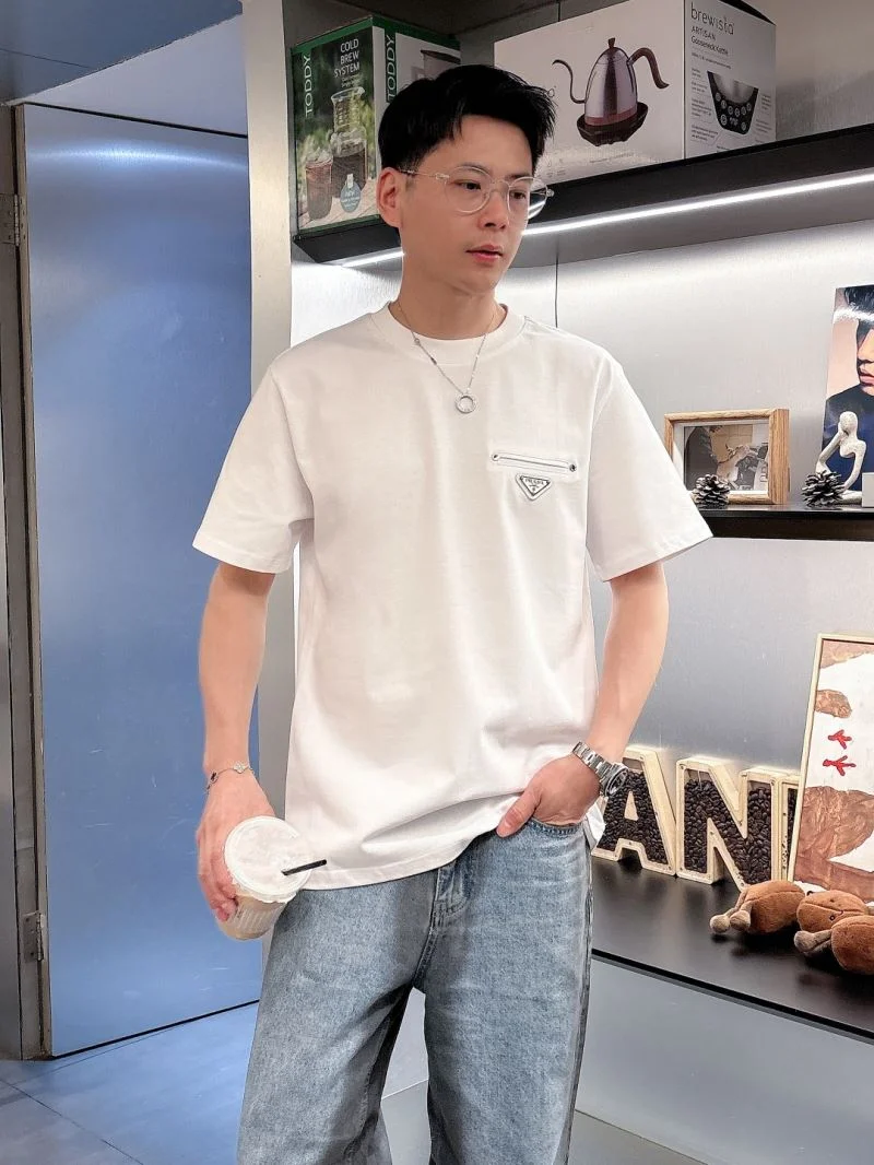 Original Prada T-Shirts 167901