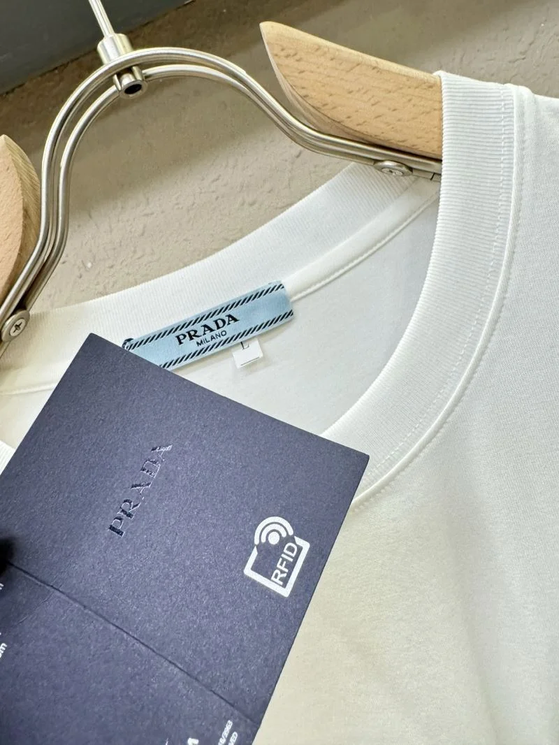 ModernLook Prada T-Shirts 167898