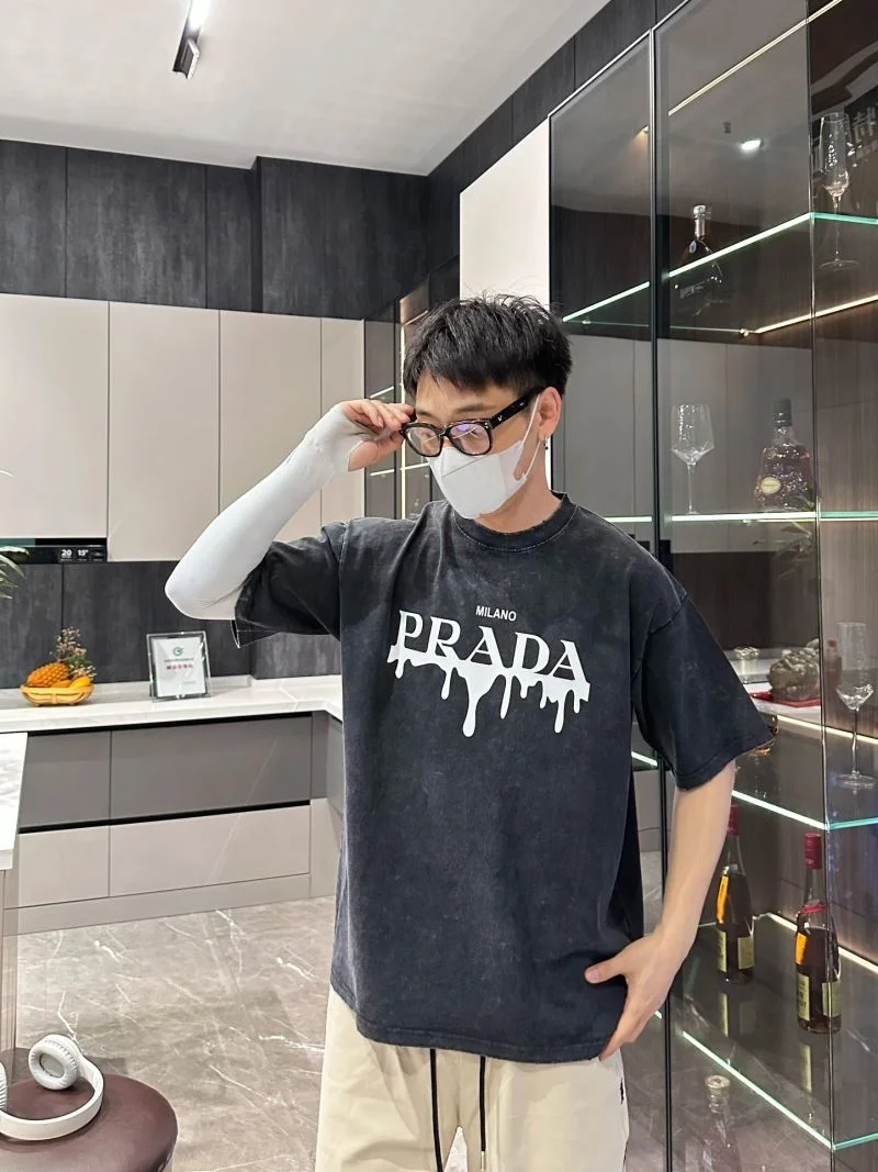 Lightweight Prada T-Shirts 167908