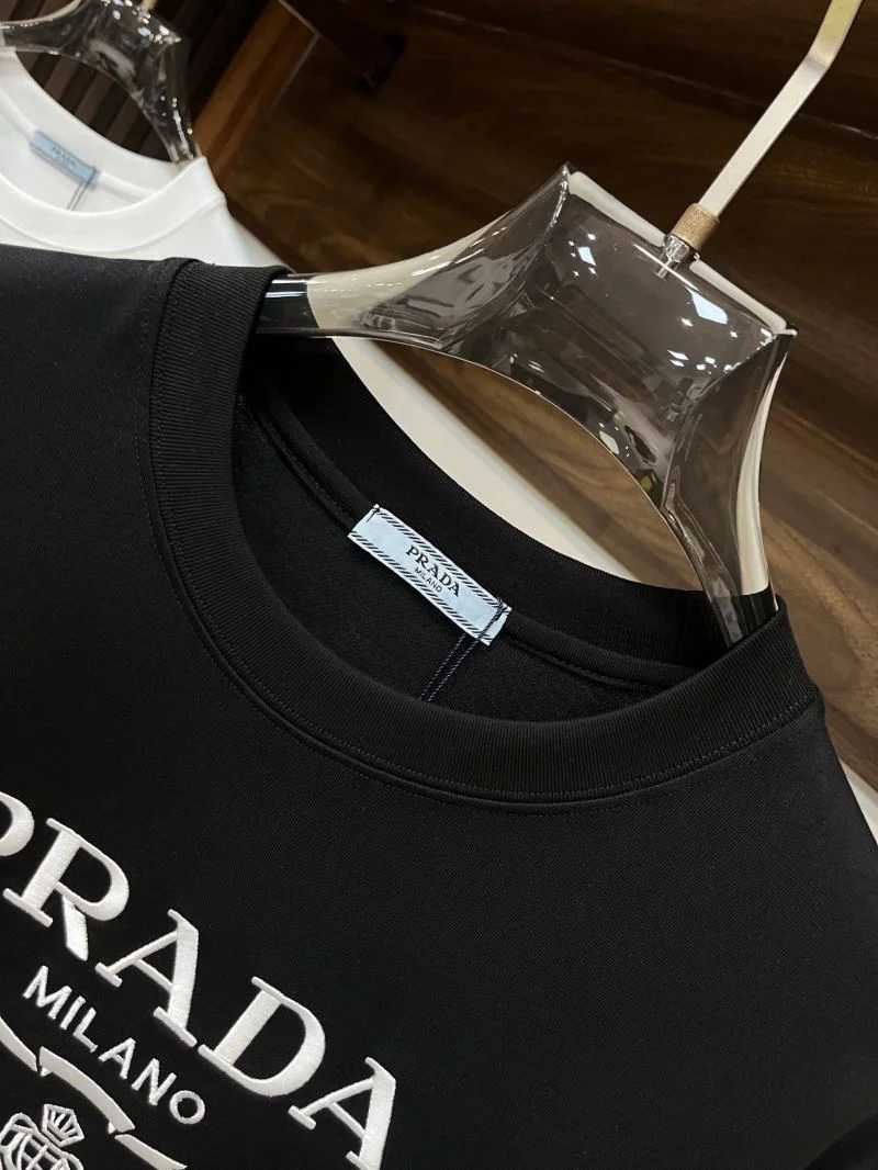 Elegant Prada T-Shirts 167846