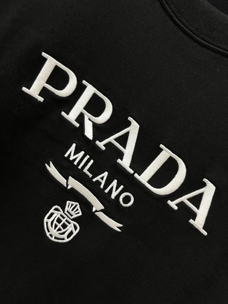 Elegant Prada T-Shirts 167846