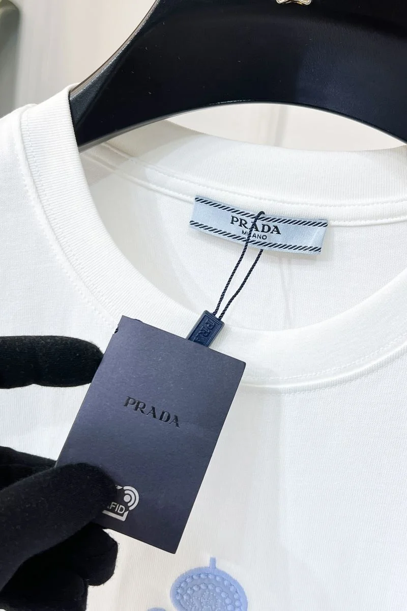 Prada T-Shirts Sleek 167817