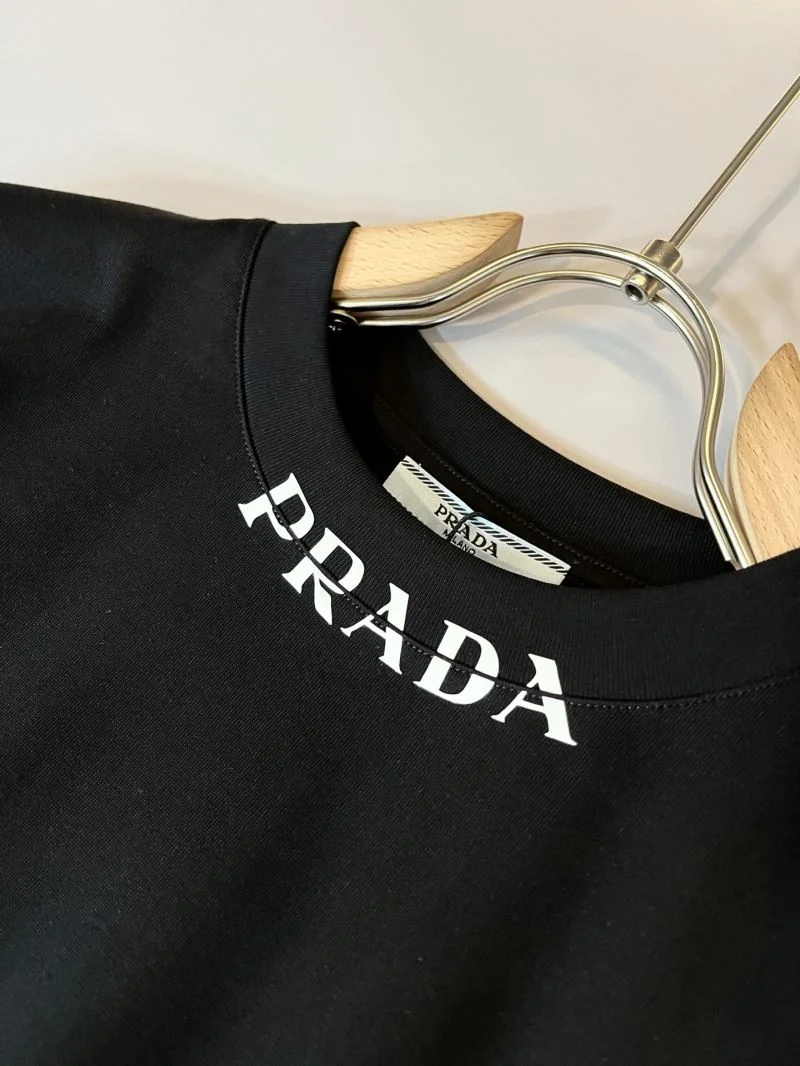 Classic Prada T-Shirts 167744