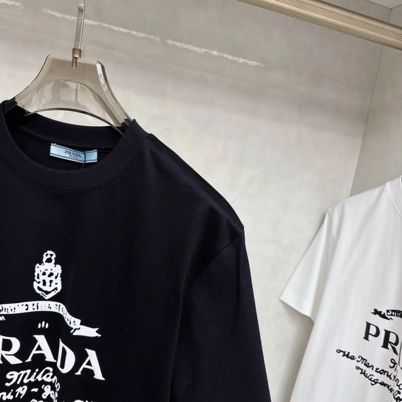 Versatile Prada T-Shirts 167736