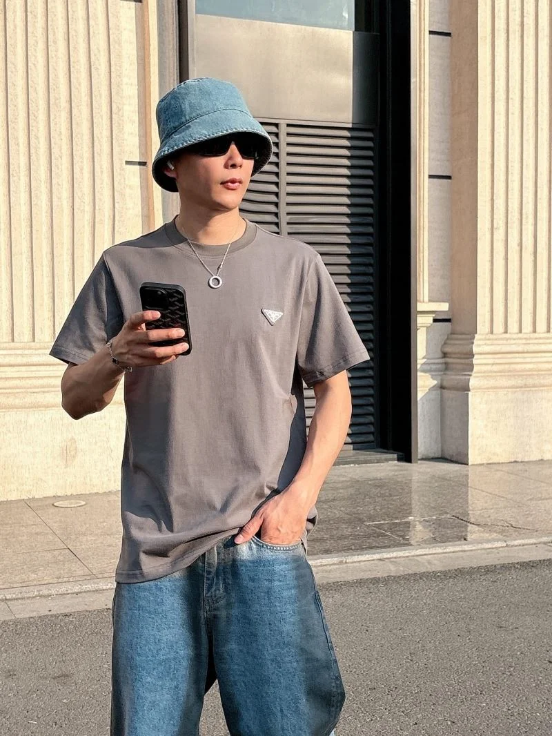 Prada T-Shirts Snug 167731