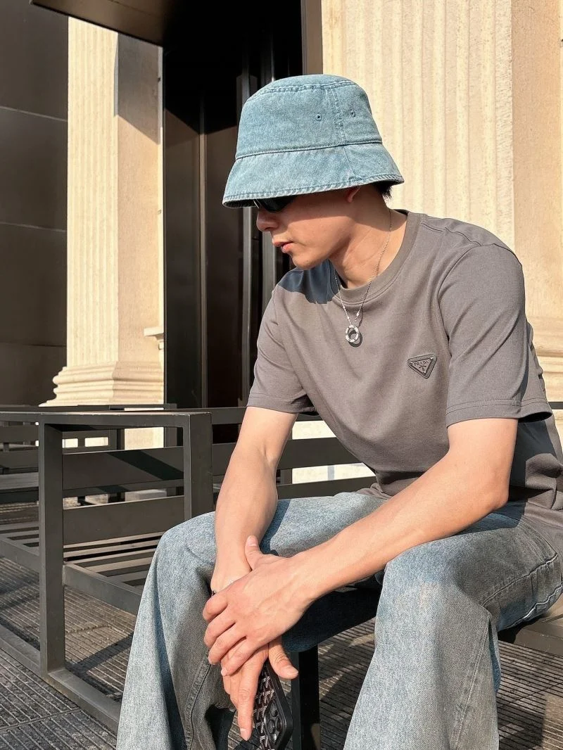 Prada T-Shirts Snug 167731