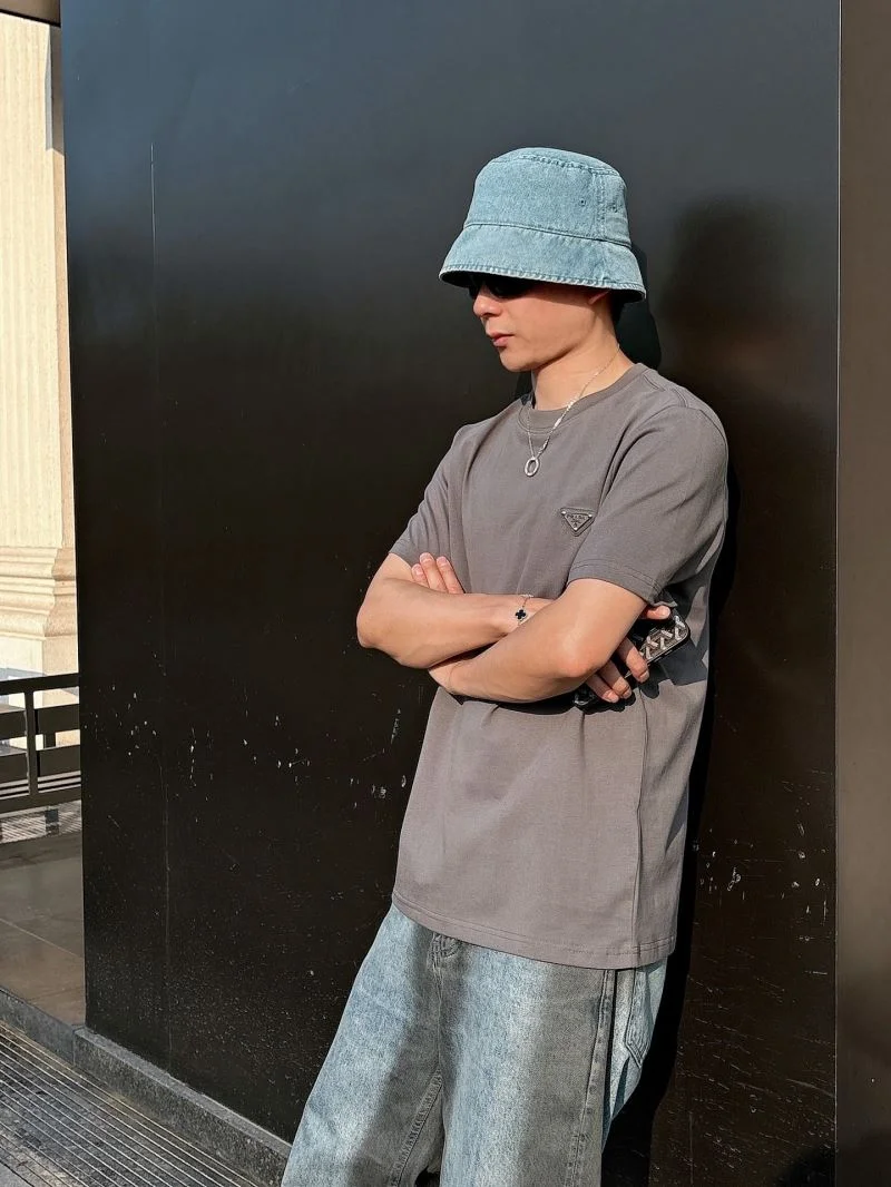 Prada T-Shirts Snug 167731