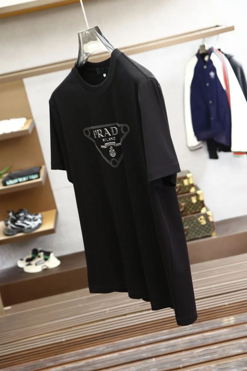Prada T-Shirts TimelessDesign 167716