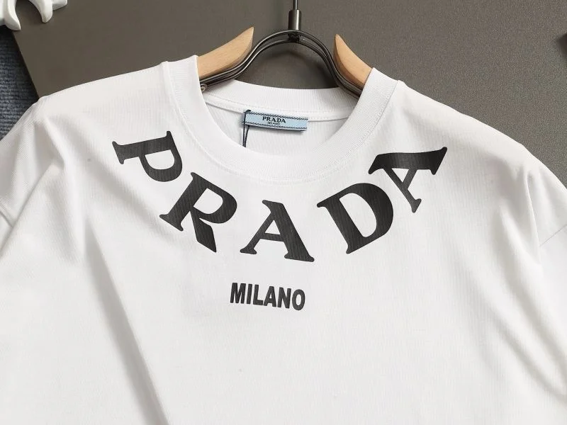 Effortless Prada T-Shirts 167660