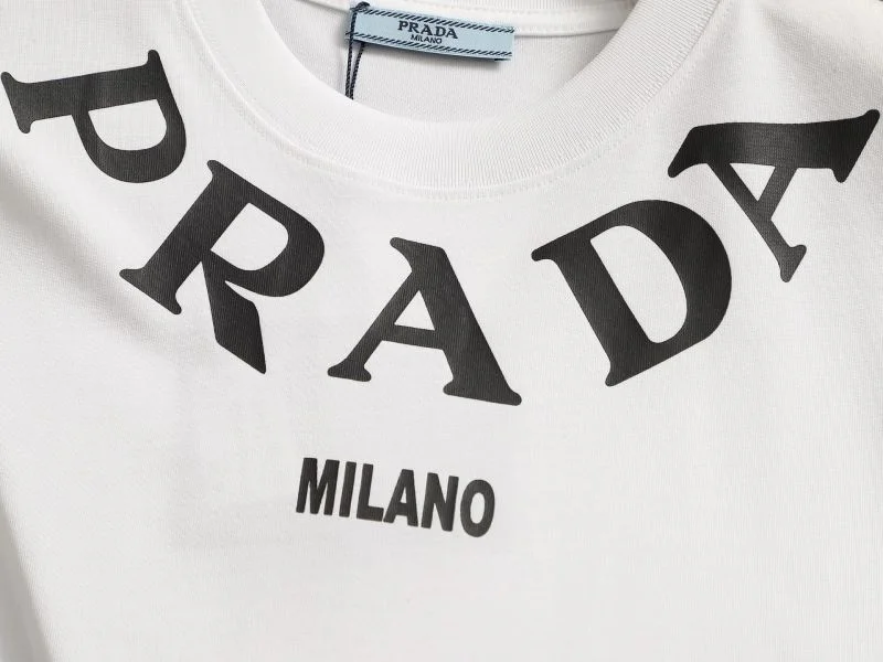 Effortless Prada T-Shirts 167660