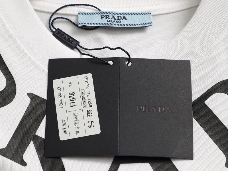 Effortless Prada T-Shirts 167660