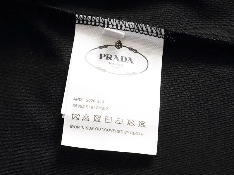 Prada T-Shirts Breathable 167729