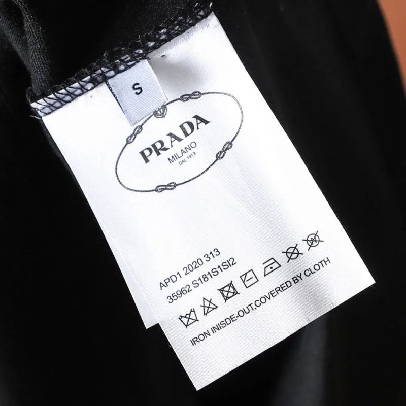 Unisex Prada T-Shirts 167647