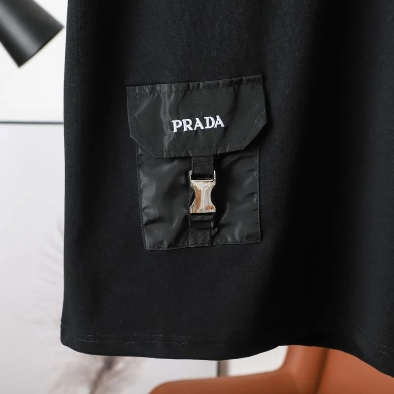 Unisex Prada T-Shirts 167647