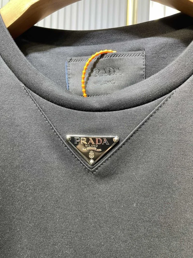 Comfortable Prada T-Shirts 167636