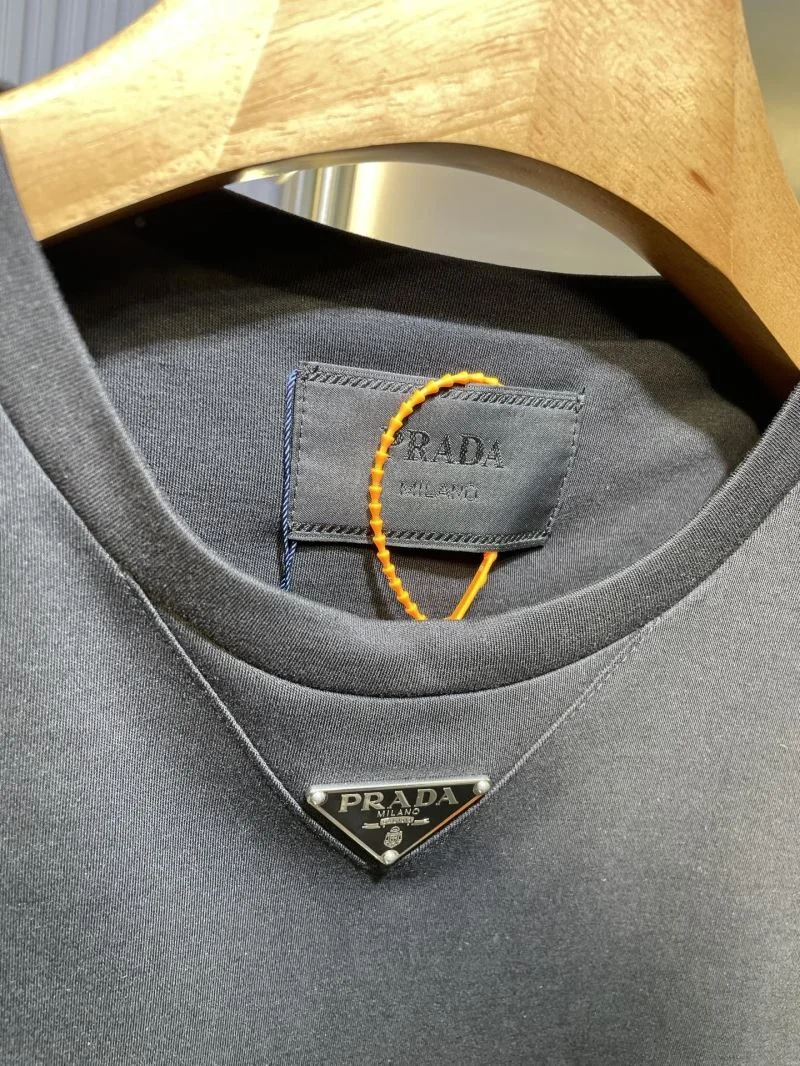 Comfortable Prada T-Shirts 167636