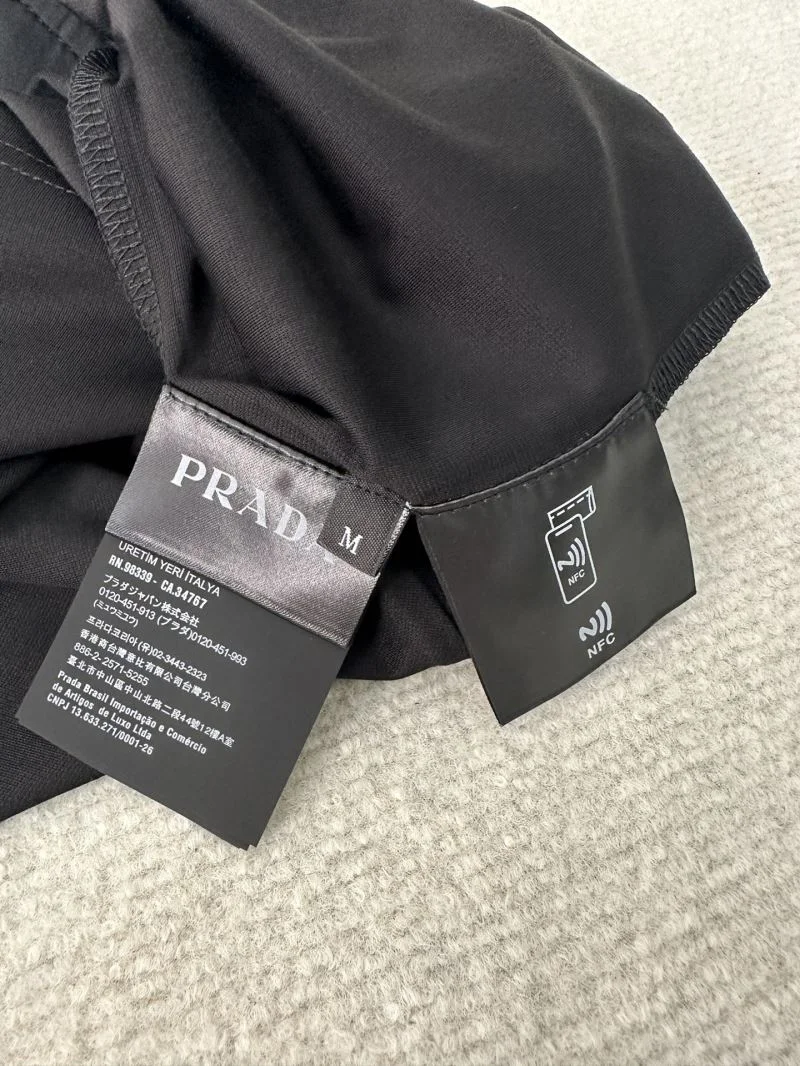 Elegant Prada T-Shirts 167098