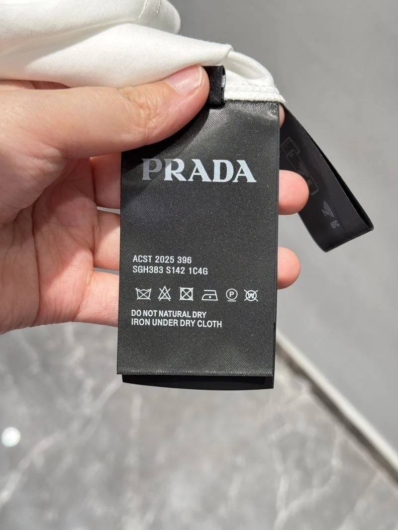 ModernLook Prada T-Shirts 167074