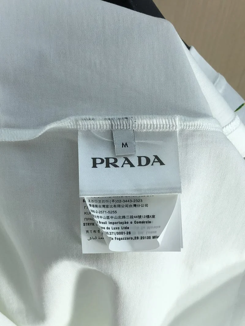 ModernLook Prada T-Shirts 167071