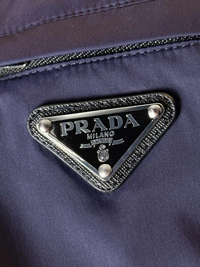 Elegant Prada T-Shirts 167101