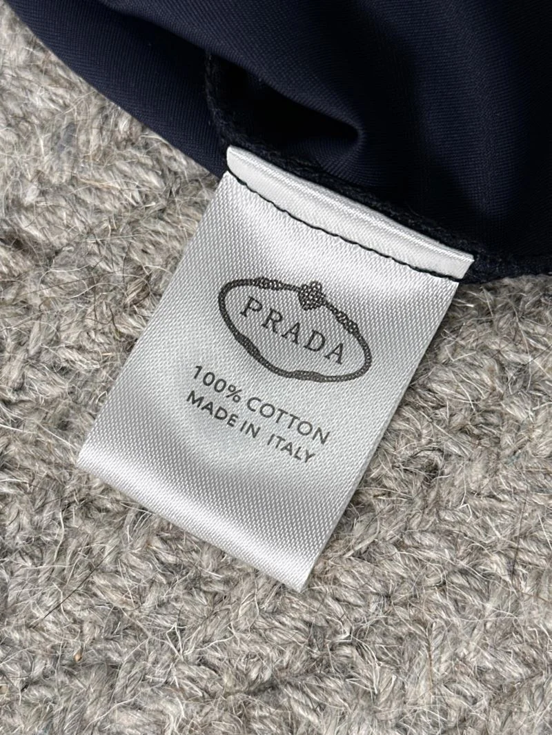 Elegant Prada T-Shirts 167101