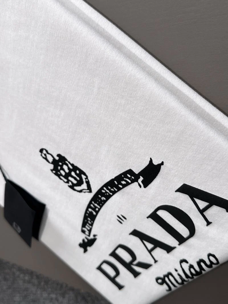 Contemporary Prada T-Shirts 167014