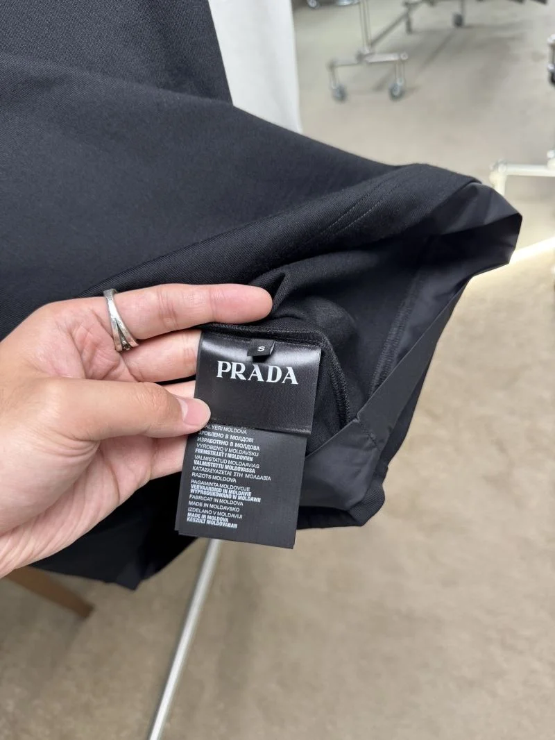 Vibrant Prada T-Shirts 167015