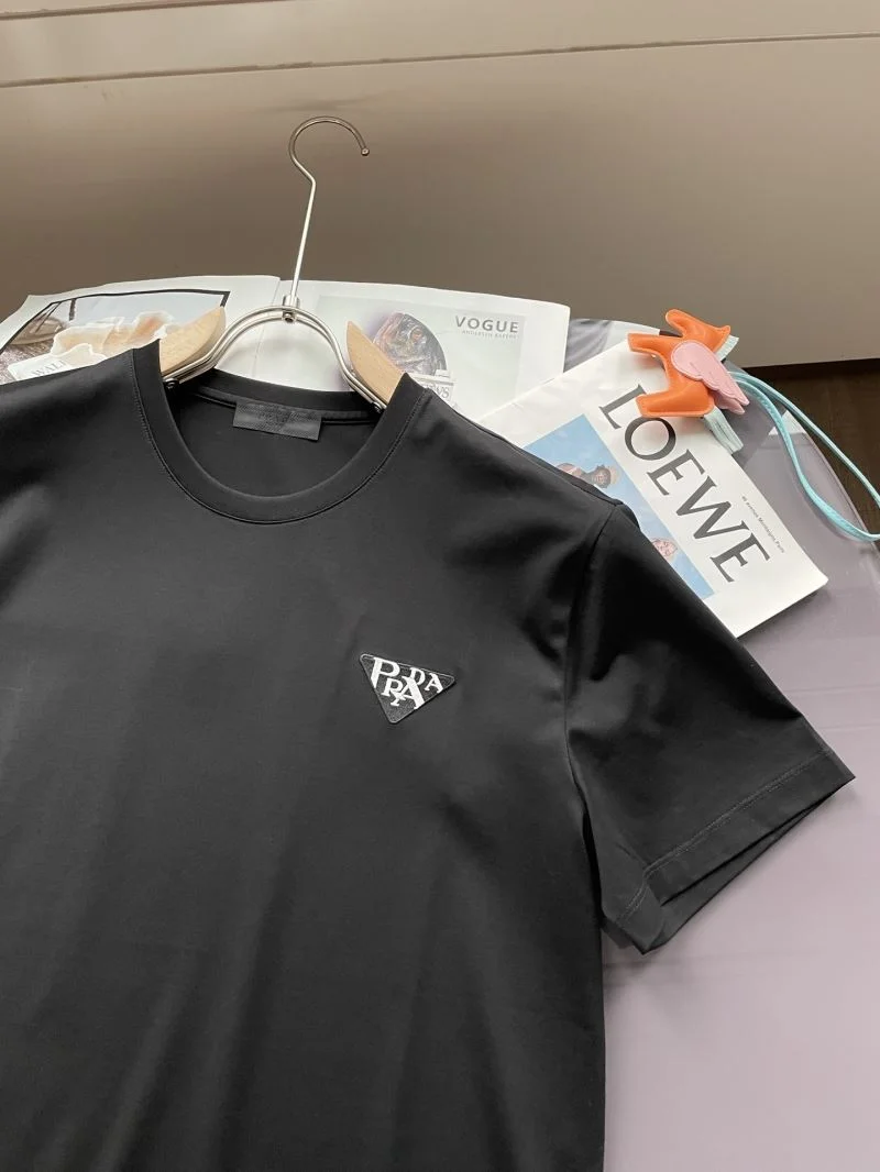 ModernLook Prada T-Shirts 167007