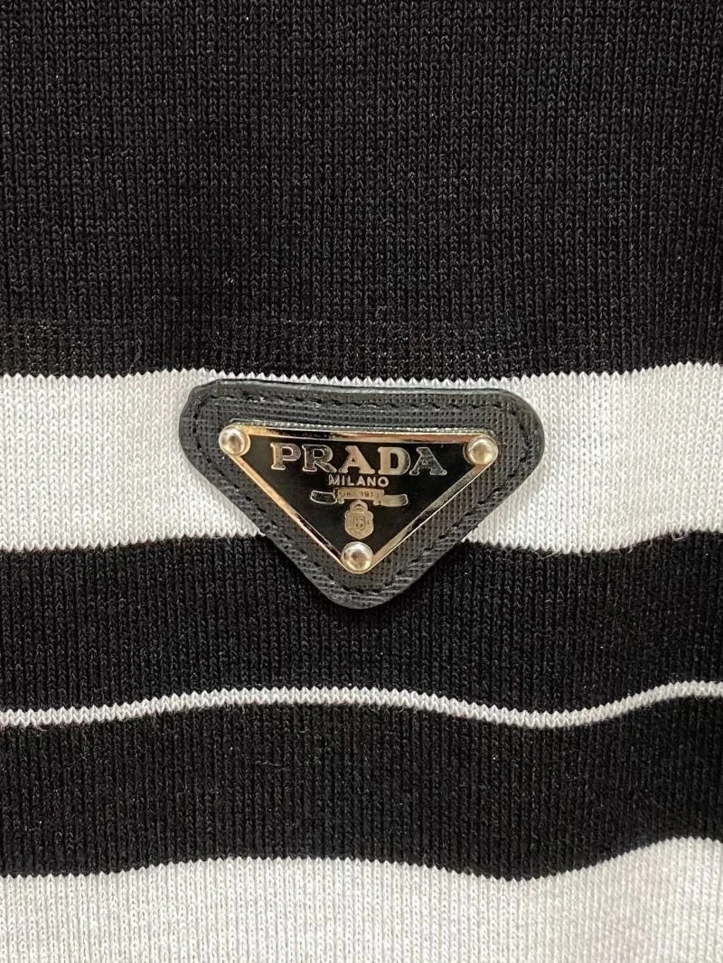 ComfortFit Prada T-Shirts 166942