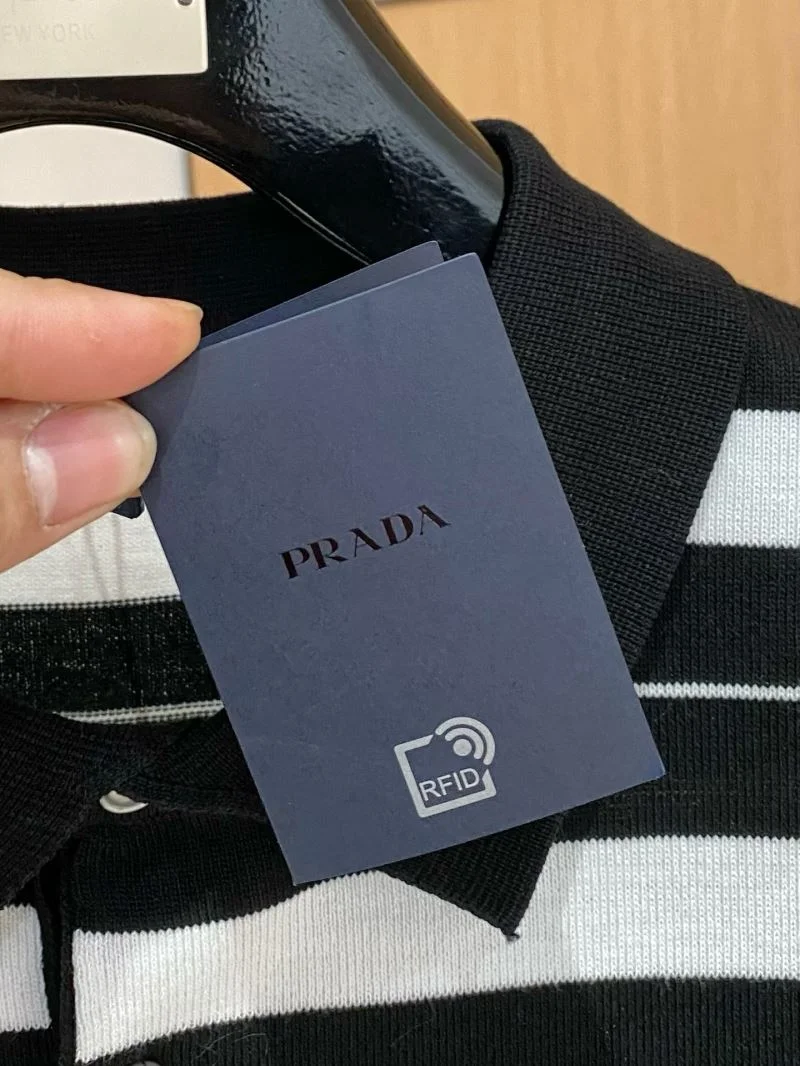 ComfortFit Prada T-Shirts 166942