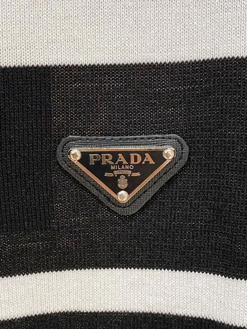 Snug Prada T-Shirts 166940